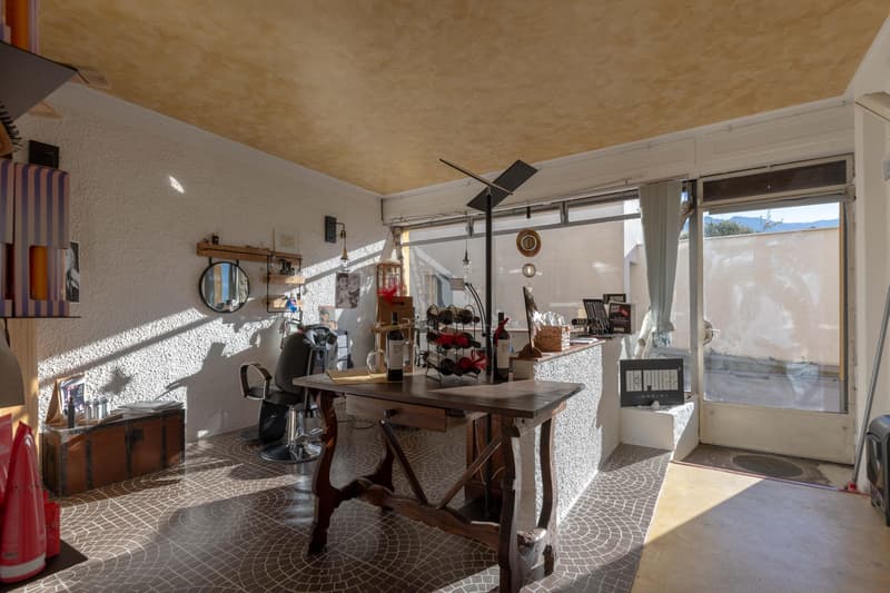 Elegante bureau commercial de deux pièces sur le lungolago à Melide (8)