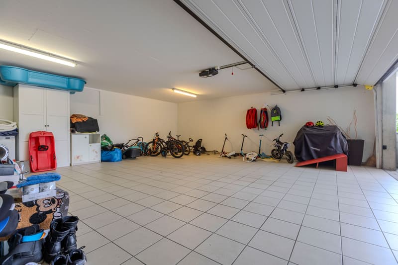 Villa moderne et grande 5.5 comme neuve avec piscine à Manno (12)