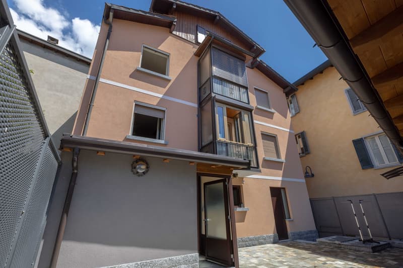 CHARAKTERISTISCHES UND GERÄUMIGES DREIFAMILIENHAUS IN CAMPIONE (2)