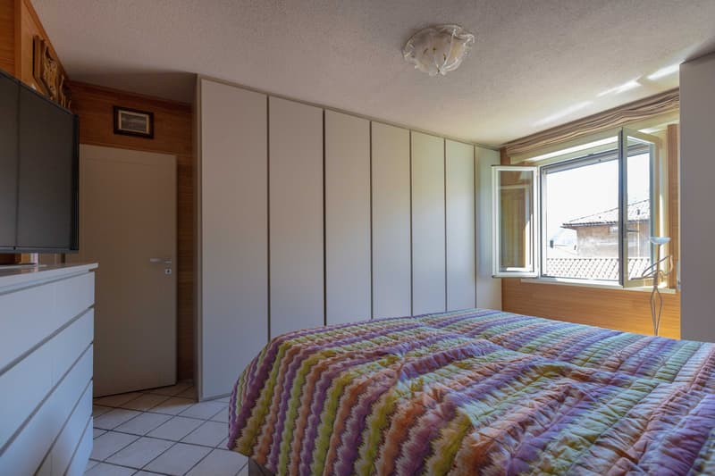 CHARAKTERISTISCHES UND GERÄUMIGES DREIFAMILIENHAUS IN CAMPIONE (6)