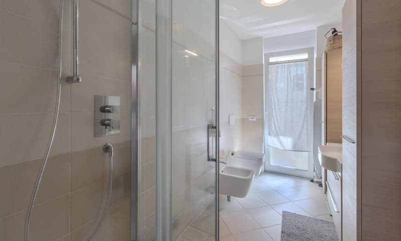 ELEGANTES UND HELLES 2.5-ZIMMER-WOHNUNG MIT TERRASSE IN MAGLIASO (8)