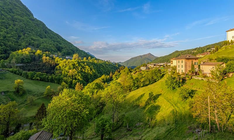 Geschäft - Haus mit 5,5 Zimmern in Panoramalage in Arogno (7)