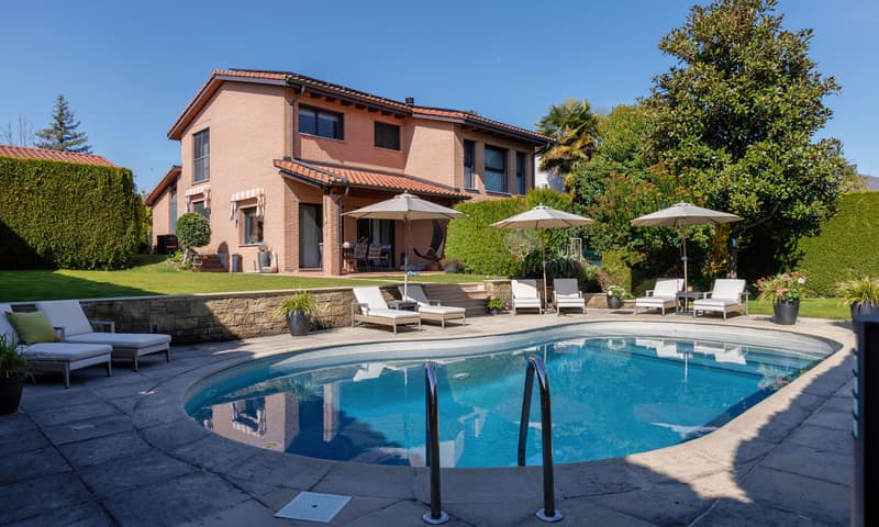 LARGE SINGLE-FAMILY VILLA 5.5 ROOMS WITH POOL IN STABIO (1)