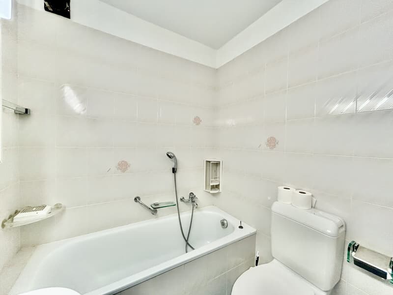 RENTAL OF A RENOVATED 4.5 ROOM APARTMENT WITH TERRACE IN MAGLIASO (10)