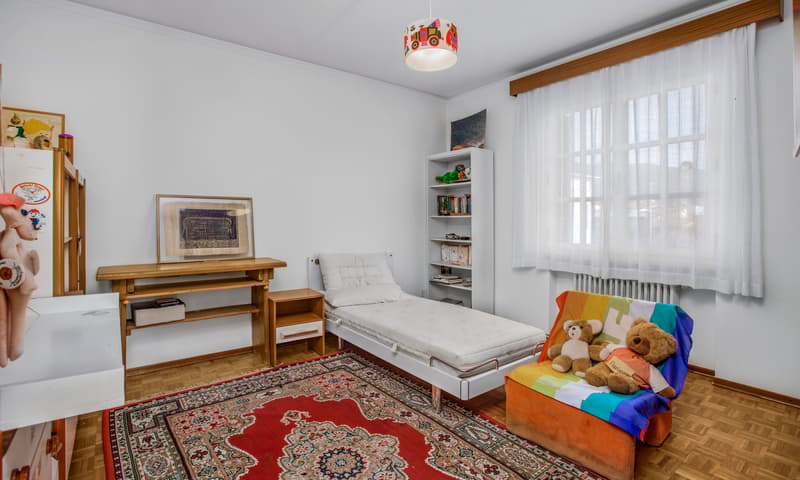Spacious 4.5-room villa with pool and large plot in Coldrerio (5)