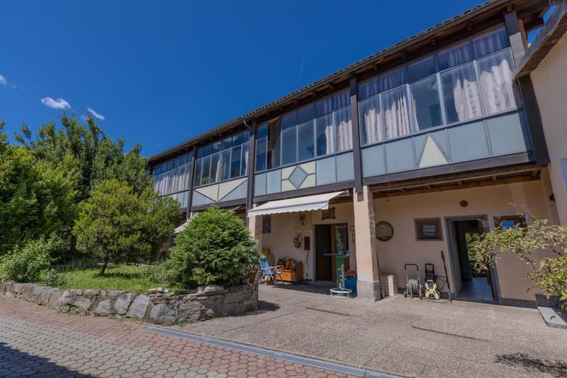 LARGE AND BRIGHT 13-ROOM HOUSE IN NOVAZZANO (2)