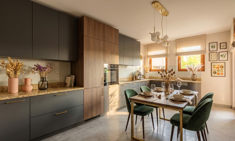 GROßES DOPPELHAUS MIT 7 ZIMMERN UND GARTEN IN LIGORNETTO (2)