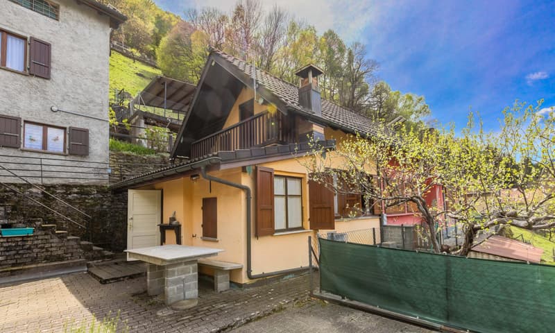 CHARAKTERISTISCHES UND GERAUMIGES LANDHAUS MIT OFFENEM BICK NACH ARBEDO (3)