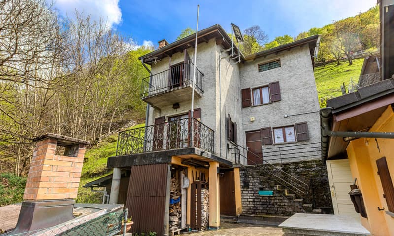 CHARAKTERISTISCHES UND GERAUMIGES LANDHAUS MIT OFFENEM BICK NACH ARBEDO (2)