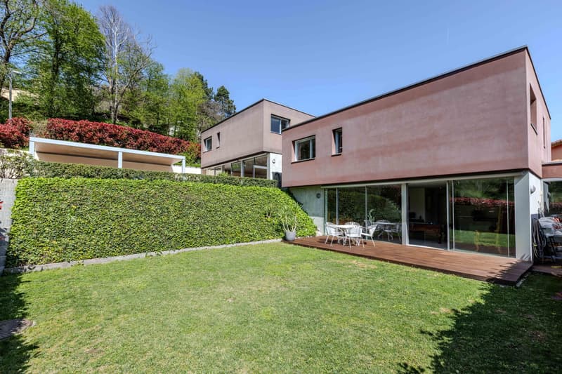 STUPENDA VILLA NEL VERDE CON PISCINA VISTA LAGO A CARONA (8)