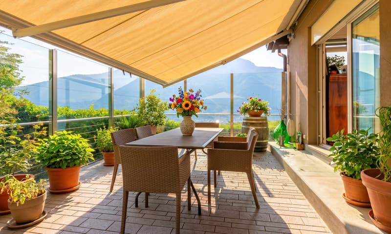 VILLA 5,5 LOCALES RENOVIERTE MIT SEEVIEW IN CAPOLAGO (2)