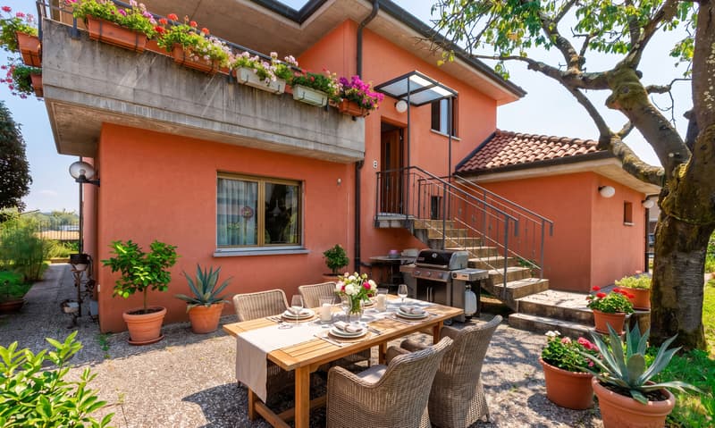 Spacious 6-room house with garden and grotto in Genestrerio (5)
