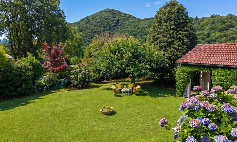 Elegant Ticinese House with 6.5 Rooms, Garden and Pool in Curio (6)