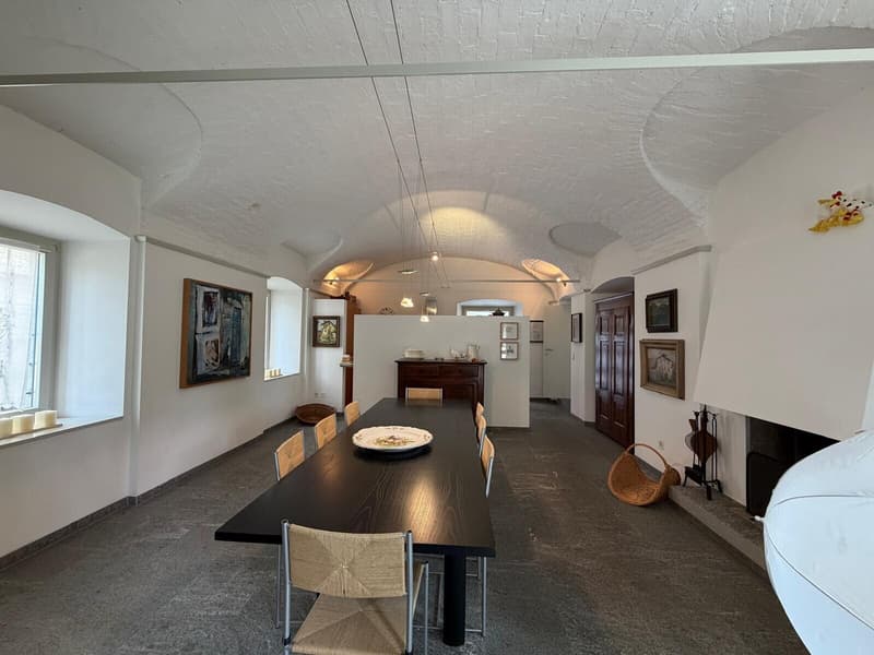 Elegant Ticinese House with 6.5 Rooms, Garden and Pool in Curio (5)