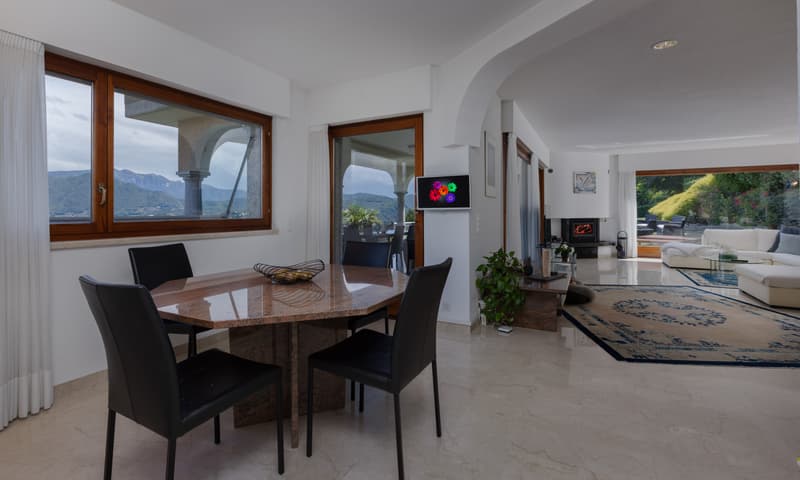 Faszinierende 5.5-Zimmer-Villa mit Seeblick und Garten in Cimo (3)