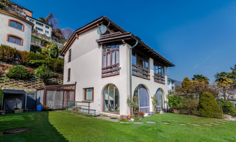 Elegant and Bright 7.5-Room House with Garden in Agno (1)