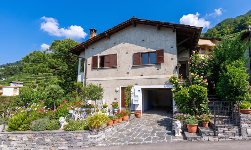Beautiful Ticinese house with 5.5 rooms and lake view in Cugnasco (8)
