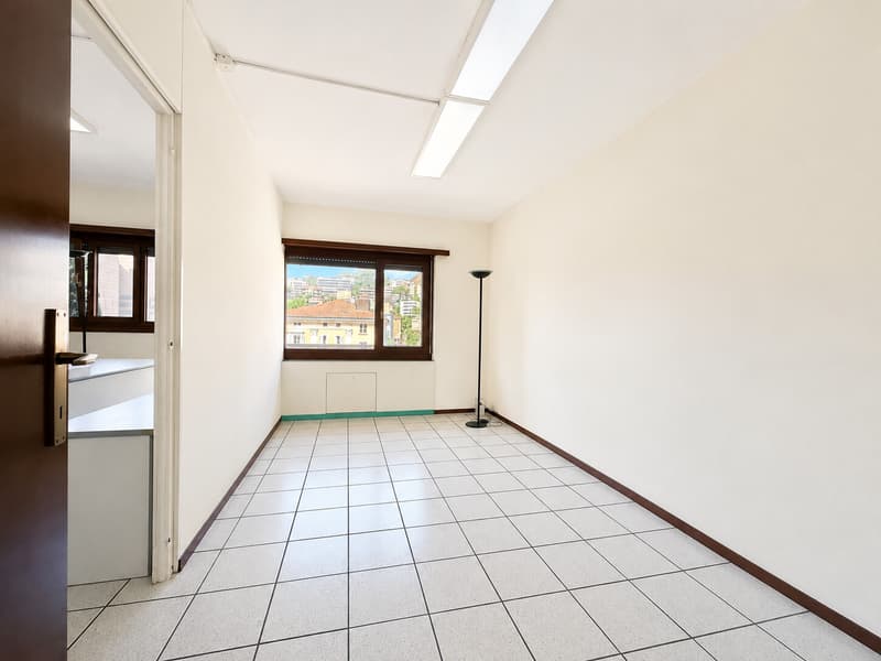 Office for Rent, 2 Rooms in Lugano City Center (5)