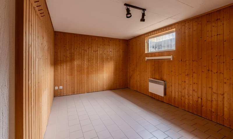 OCCASION - SPACIOUS 4.5 ROOM VILLA WITH GARDEN IN MUZZANO (8)