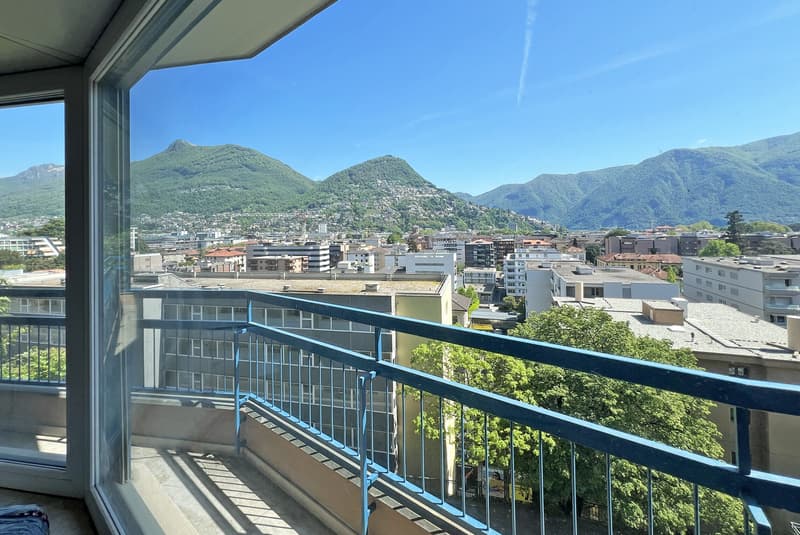 SPLENDID 4.5 ROOMS WITH LAKE VIEW IN CENTRAL AREA OF LUGANO (8)
