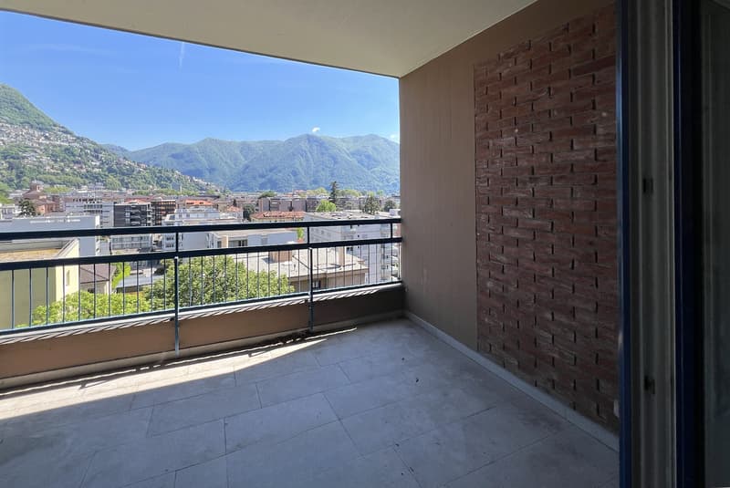 SPLENDID 4.5 ROOMS WITH LAKE VIEW IN CENTRAL AREA OF LUGANO (6)