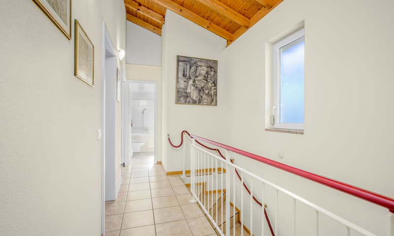 Elegant 5.5-room villa with private garden in Barbengo (6)