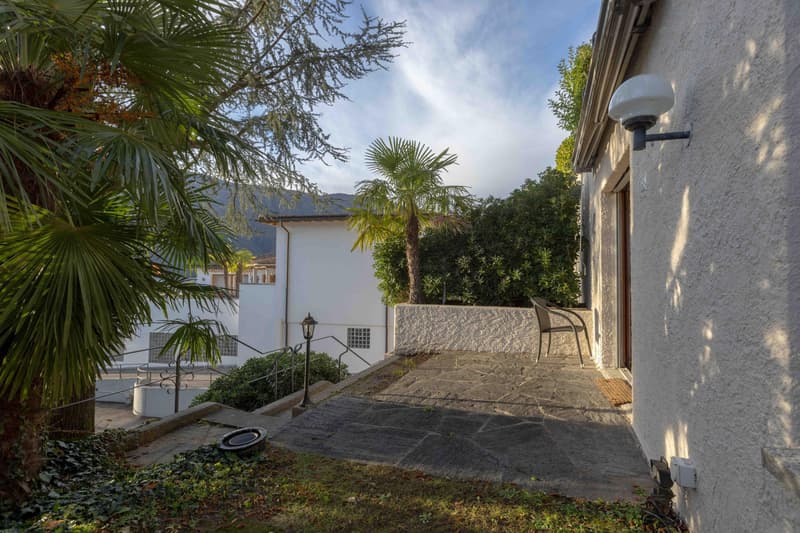 Beautiful 1.5 rooms for rent with garden and pool in Morcote (7)