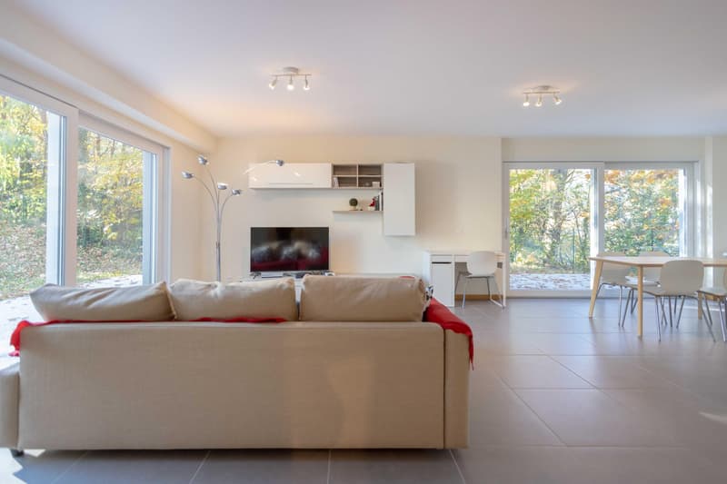 Spacious 3.5-room apartment with large garden in Breganzona (2)