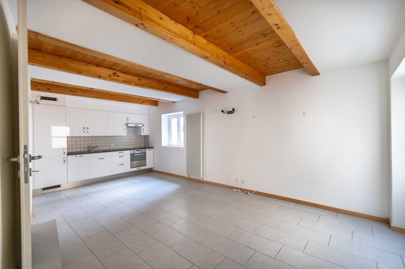 Großes Wohnhaus mit 4 renovierten Wohnungen in Sonvico (2)