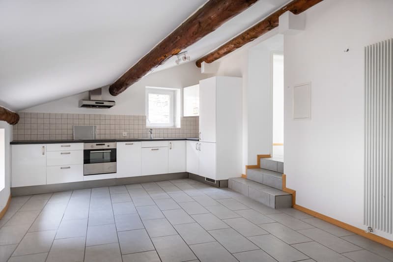Großes Wohnhaus mit 4 renovierten Wohnungen in Sonvico (7)