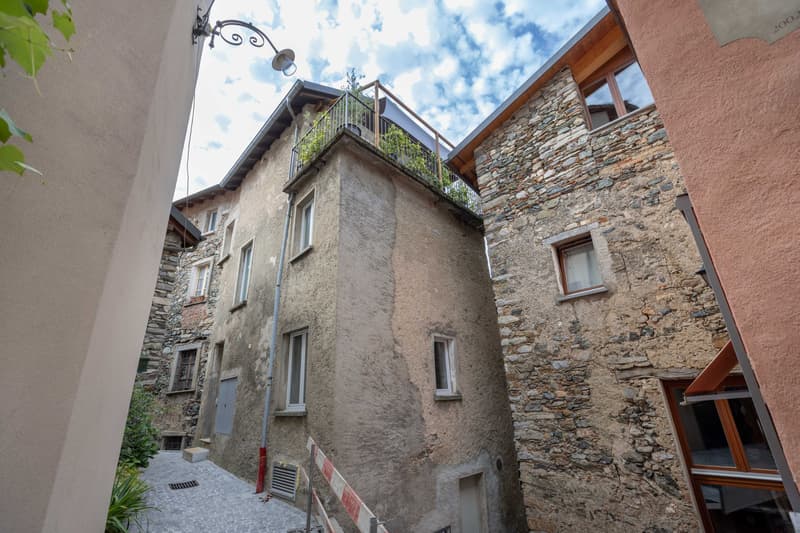 Großes Wohnhaus mit 4 renovierten Wohnungen in Sonvico (10)