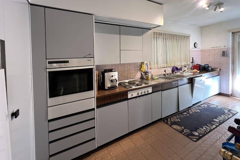 VILLA 6.5 LOCALI CON STUPENDA VISTA LAGO E PISCINA A BISSONE (6)