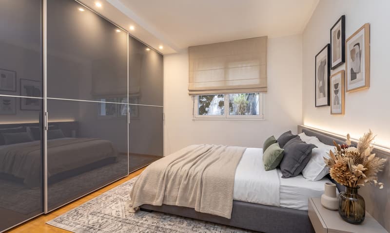 SPACIOUS 4.5-ROOM APARTMENT WITH LAKE VIEW AND TERRACE IN CENTRAL LUGANO (6)
