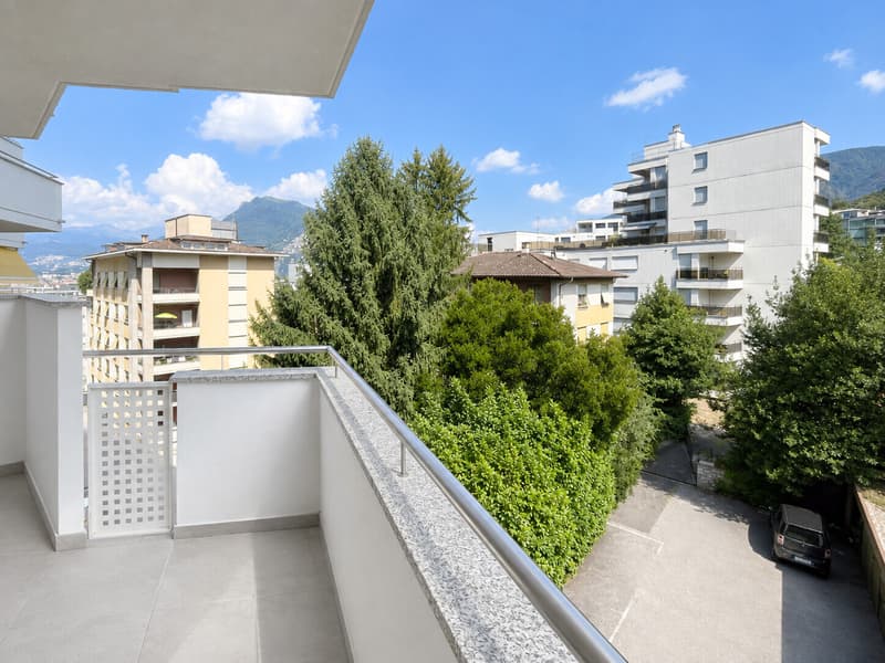 AFFITTASI MODERNO 2.5 LOCALI CON COMODA TERRAZZA A PARADISO (5)