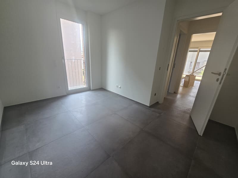 BELLISSIMO E NUOVO 3.5 LOCALI CON GRANDE TERRAZZA AD AGNO (8)