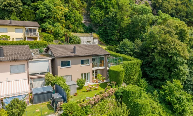 VILLA 5.5 LOCALI RINNOVATA CON VISTA LAGO APERTA A CAPOLAGO (9)