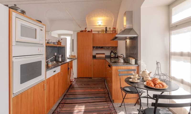 CASA TICINESE 6.5 LOCALI CON GIARDINO E PISCINA A CURIO (4)