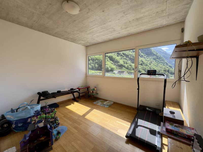 MODERNA CASA 7 LOCALI CON AMPIO GIARDINO A GIORNICO (8)