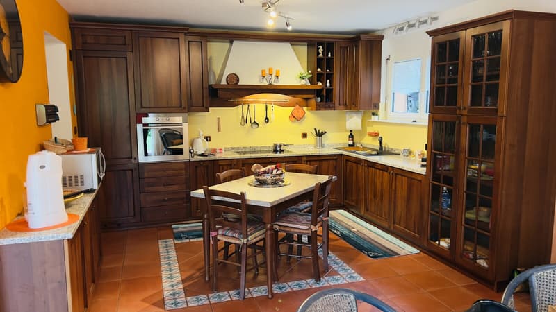 SPLENDIDA VILLA 7.5 LOCALI CON GIARDINO PRIVATO A MONTEGGIO (4)