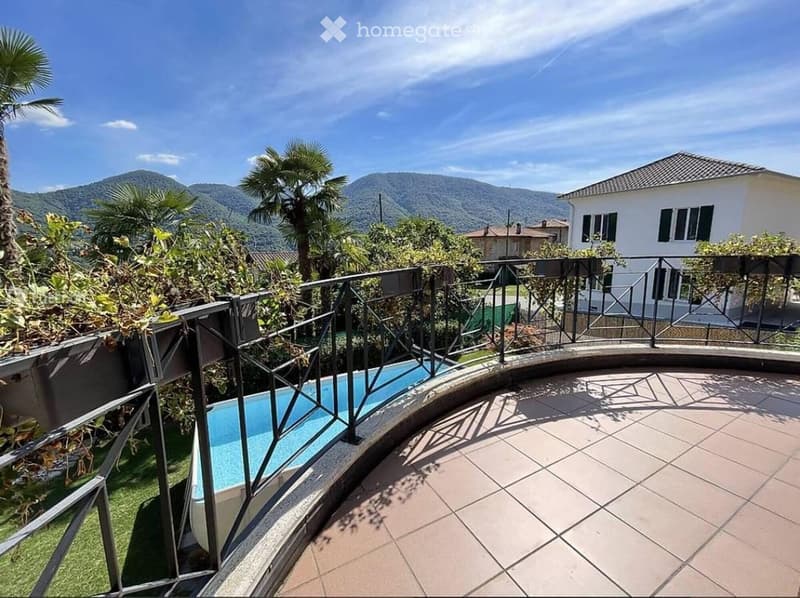SPLENDIDA VILLA 7.5 LOCALI CON GIARDINO PRIVATO A MONTEGGIO (1)
