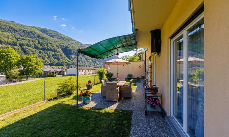 ELEGANTE VILLA DI 5.5 LOCALI CON GIARDINO PRIVATO A BARBENGO (2)