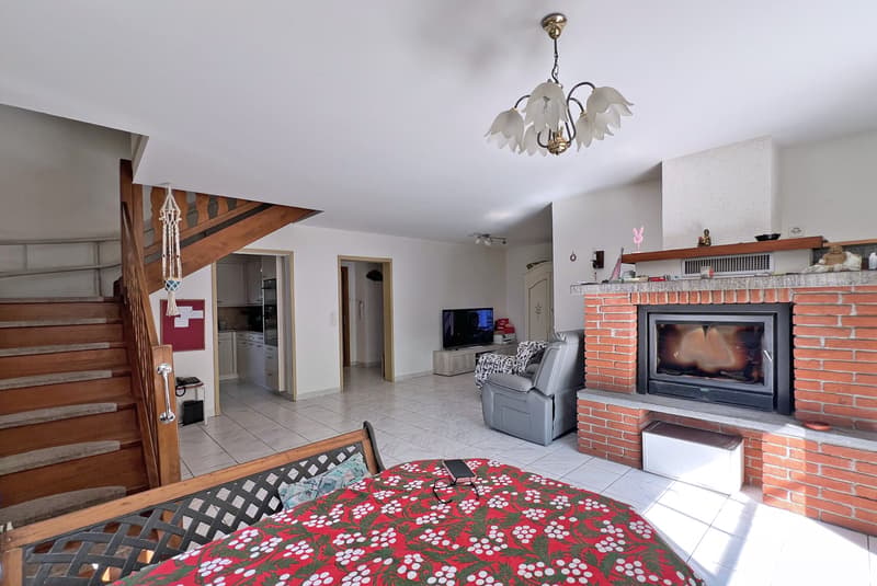 AFFITTASI GRAZIOSA CASA DI 4.5 LOCALI CON PATIO A CADRO (2)