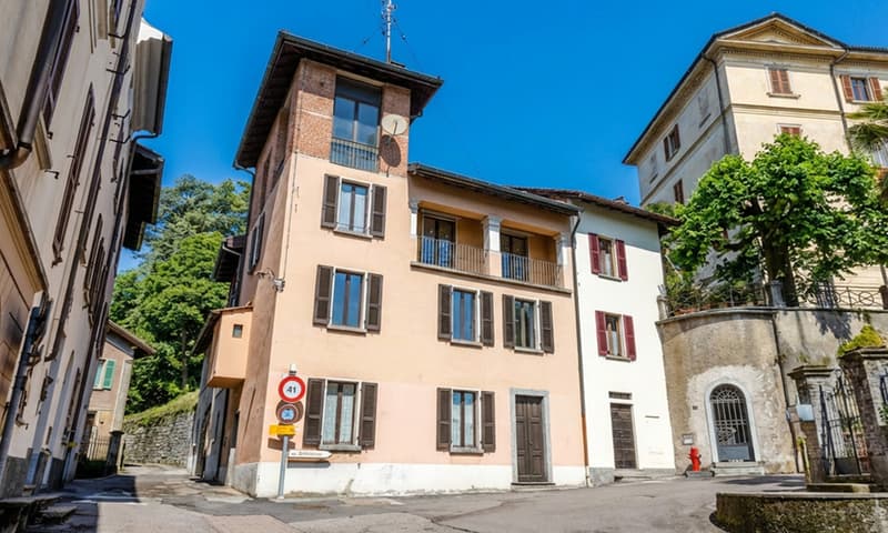 CASA STORICA DI 8.5 LOCALI DA RISTRUTTURARE A CASTELROTTO (1)