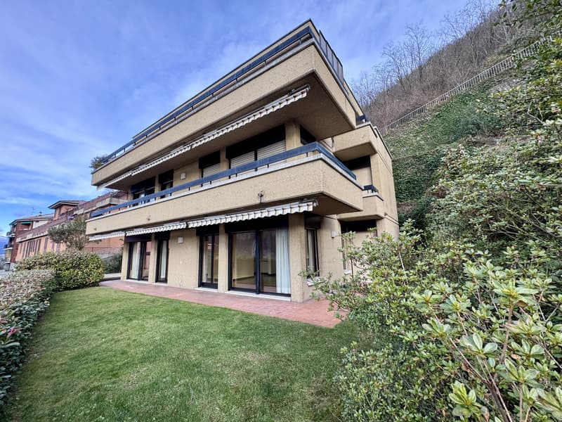 GRANDE VILLA 9 LOCALI CON VISTA LAGO IMPRENDIBILE A CAMPIONE (1)