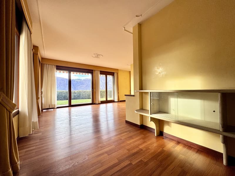 GRANDE VILLA 9 LOCALI CON VISTA LAGO IMPRENDIBILE A CAMPIONE (4)