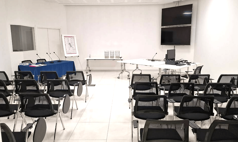 MODERNA AREA COMMERCIALE DI 800 MQ CON MAGAZZINO A MENDRISIO (3)