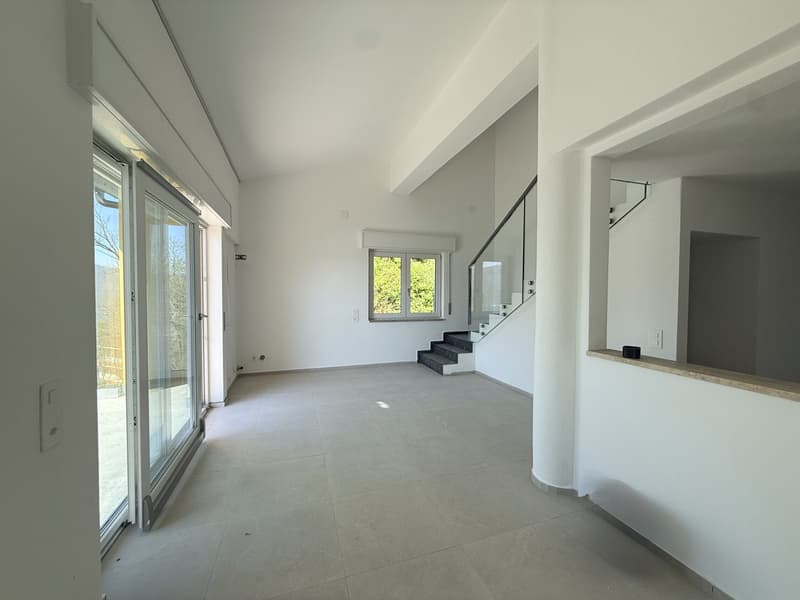 CASA 5.5 LOCALI RINNOVATA CON STUPENDA VISTA LAGO A ROVIO (11)