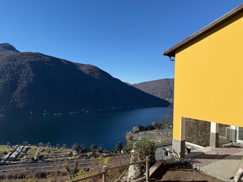 CASA 5.5 LOCALI RINNOVATA CON STUPENDA VISTA LAGO A ROVIO (1)