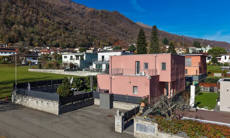 MODERNA E AMPIA VILLA BIFAMILIARE 6.5 CON PISCINA A BEDANO (8)