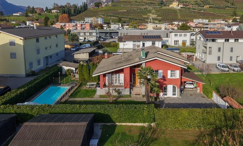 LUMINOSA VILLA 4.5 CON PISCINA E GRANDE TERRENO A COLDRERIO (2)